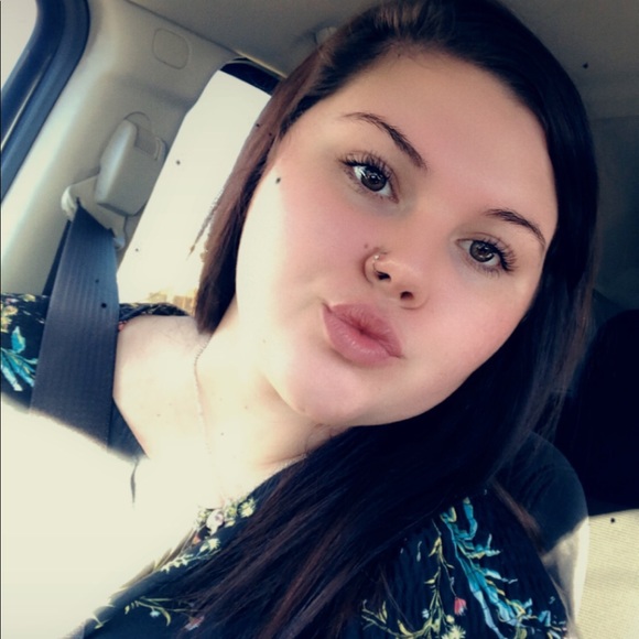 Meet your Posher, Mackenzie - Picture 1 of 1